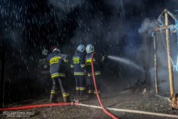 Strażacy w trakcie akcji gaśniczej