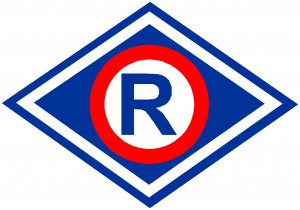 Znak - logotyp służby ruchu drogowego. Romb w kolorach białym i niebieskim z wpisanym wewnątrz okręgiem o czerwonym obwodzie i literą R w środku.